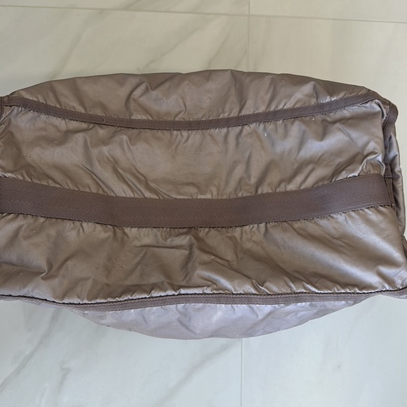 LE SPORTSAC LARGE METALLIC CHAMPAGNE BEIGE NYLON CARRYALL - Picture 6 of 6